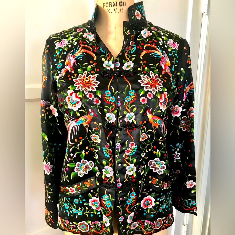 Exquisite  vintage “plum blossoms“ embroidered Asian jacket WOW colors EXC.cond.